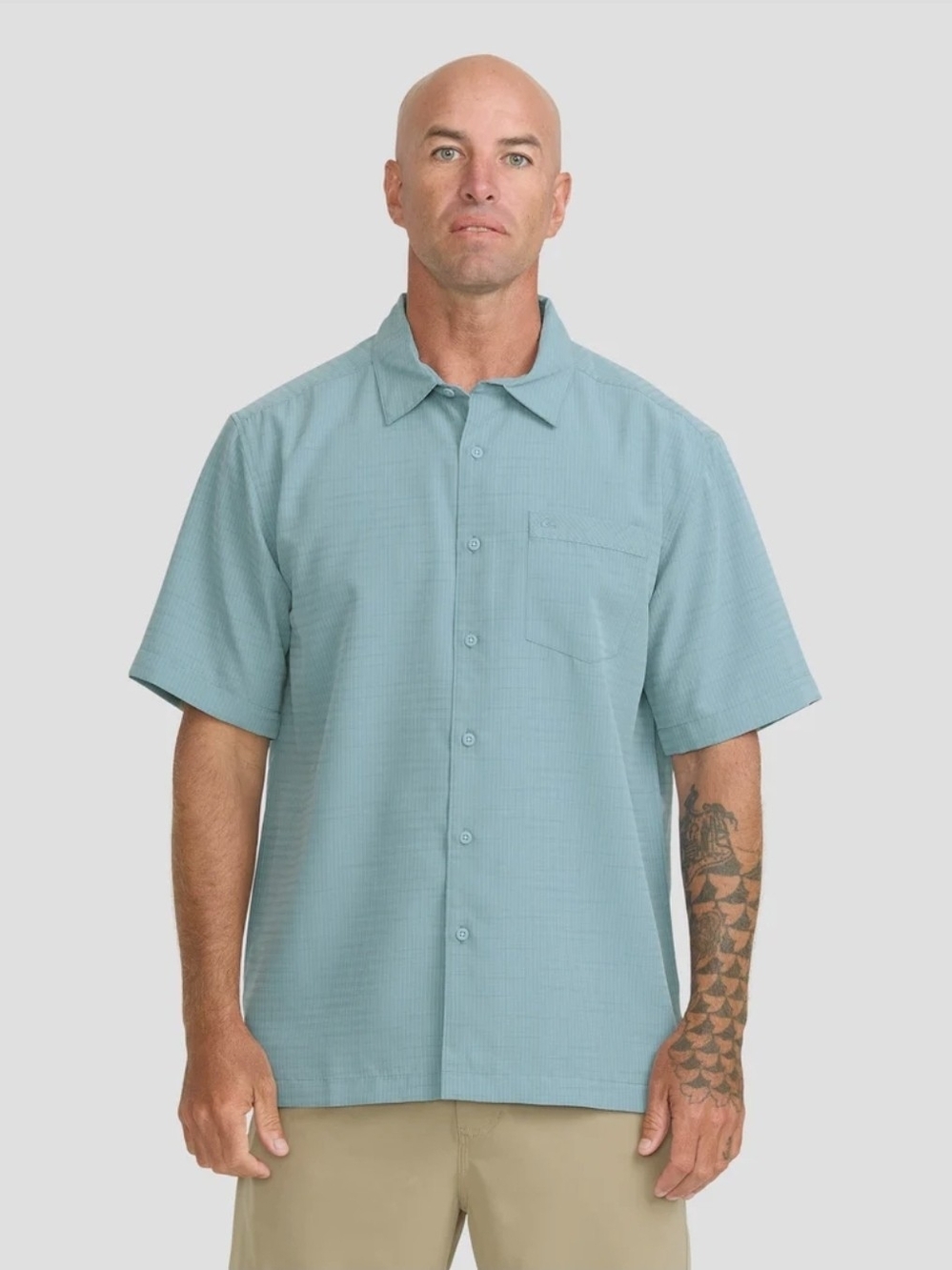Quiksilver Men's Waterman Premium Anti Wrinkle Short Sleeve Button Down Shirt